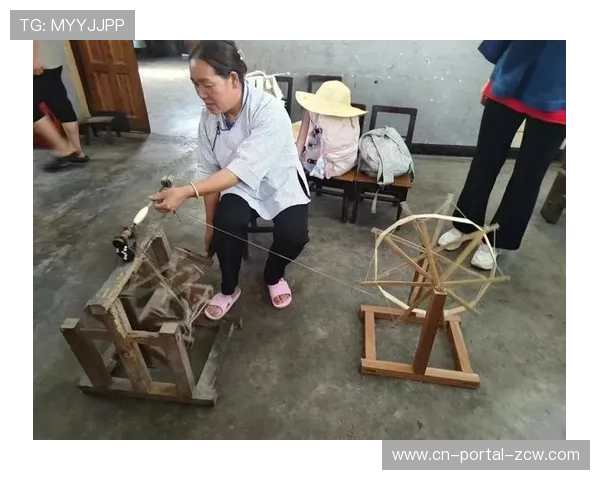 环贵州赛事融合苗寨非遗展示，车手体验蜡染工艺获赠特色领骑衫